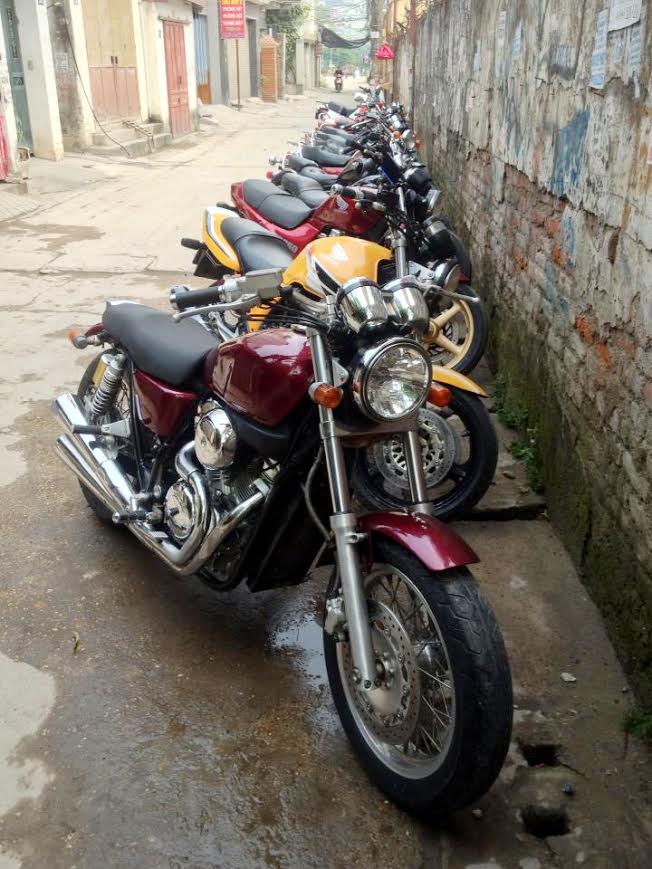 Hanoi man turns old motorbikes into groovy vehicles