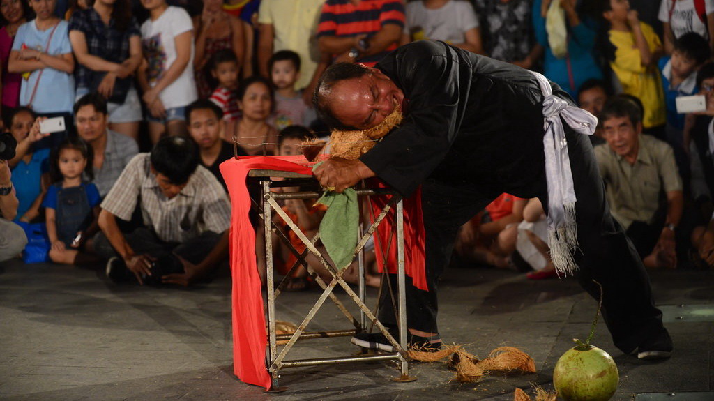 Vietnamese street performers honored in Tuoi Tre-held festival