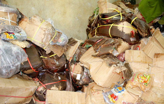 Da Lat police seize ten tons of rancid fruit jam before Tet delivery