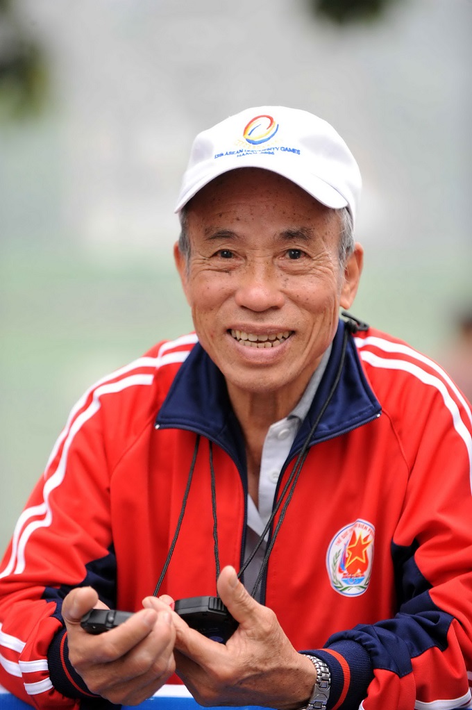 Vietnamese marathon coach still up and running at 78