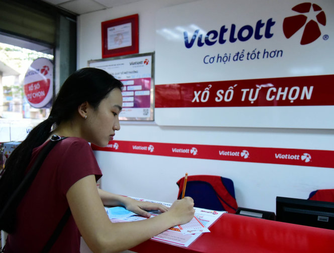 Vietnamese lottery firms attack computerized rival, again