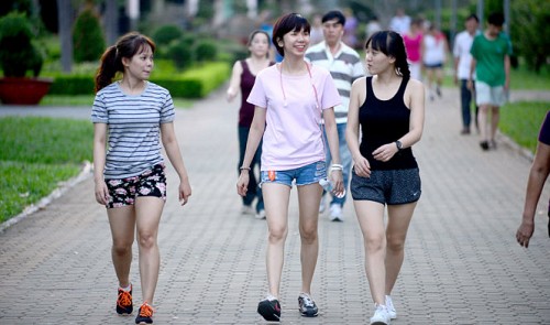 Nutritionist proposes ‘10,000 steps a day’ walking movement for Saigonese
