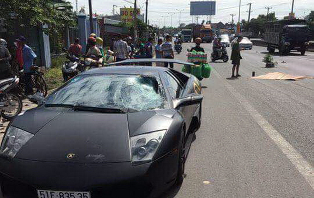 Allegedly unregistered Lamborghini fatally hits jaywalker in southern Vietnam