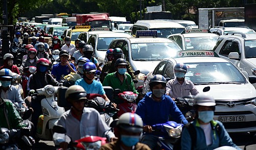 Gridlock at entrance to Ho Chi Minh City airport