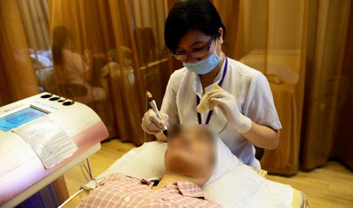 Ho Chi Minh City residents seek pre-Tet beauty treatment