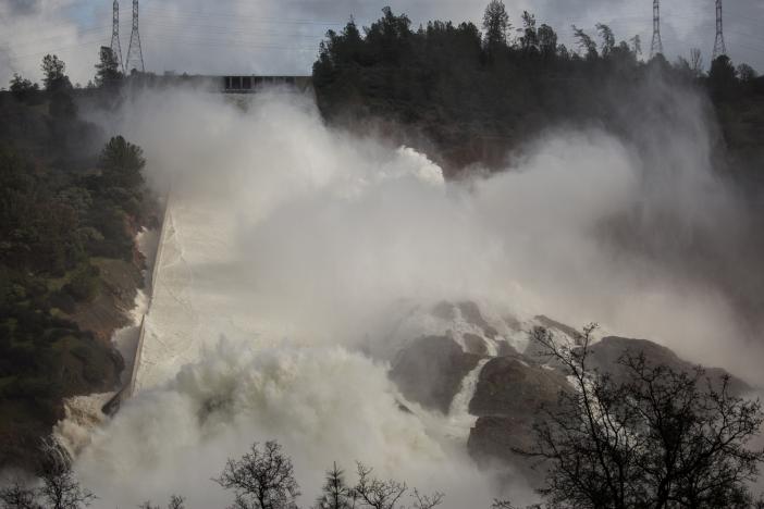 Crumbling California dam spillway prompts urgent evacuations
