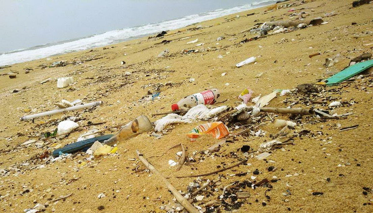 Oil, rubbish of unknown origin wash ashore in central Vietnam
