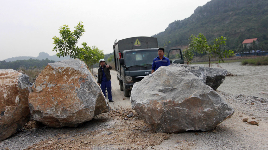 Taiwanese firm blocks road in northern Vietnam