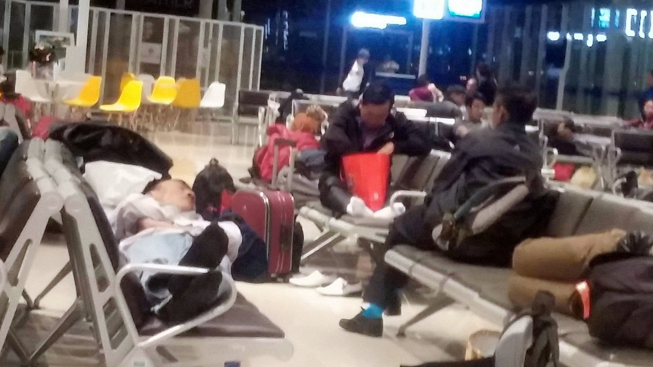 Jetstar’s 14-hr delay leaves hundreds stranded overnight in northern Vietnam