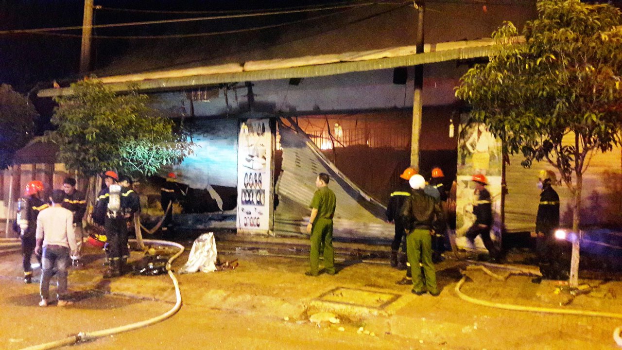 Mom, son killed in clothing store fire in southern Vietnam