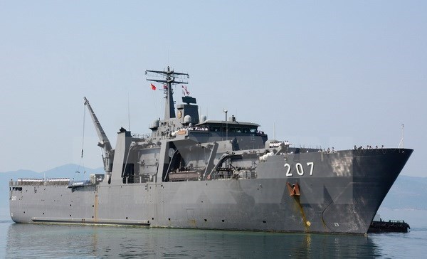 Singapore naval ship begins five-day visit to Vietnam