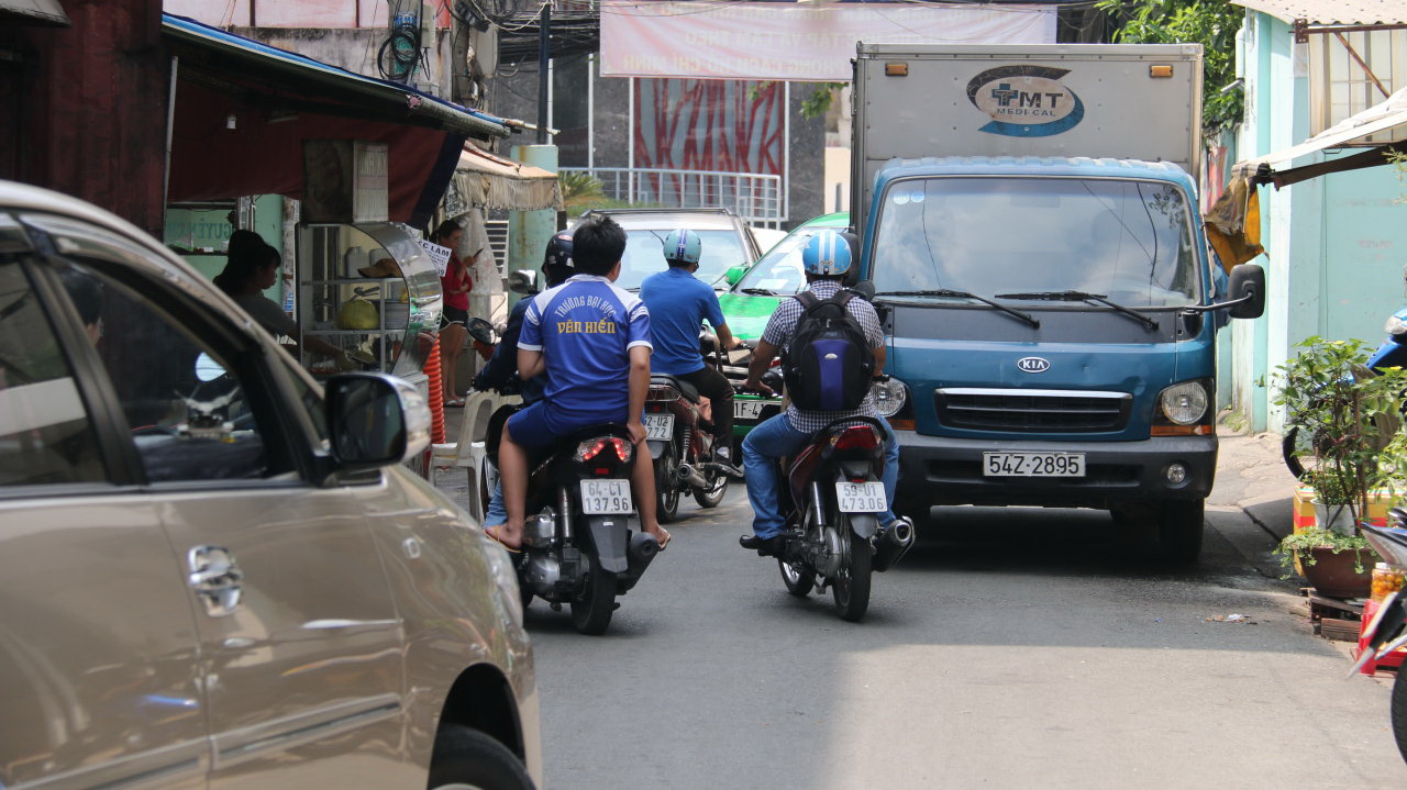 Ho Chi Minh City alleys ‘invaded’ by autos