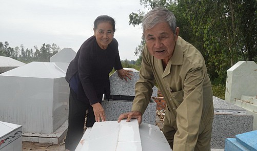 Vietnamese couple builds free cemetery for strangers
