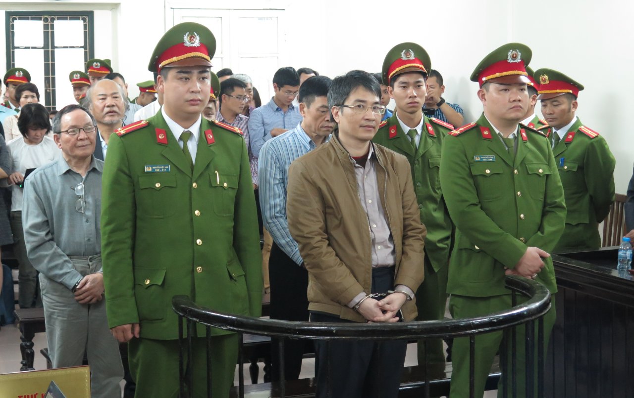 Vietnam shipbuilder’s ex-officials condemned to death for corruption