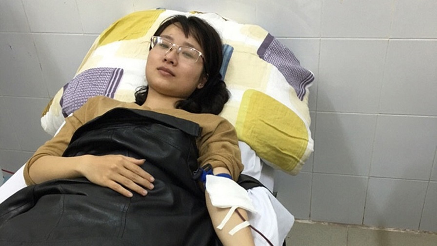 Vietnam teachers donate blood to save student falling off fourth floor