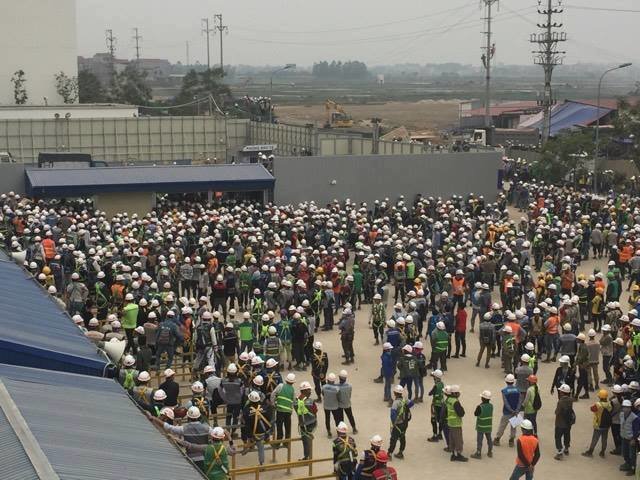 In Vietnam, 2,000 Samsung workers gather after factory conflict