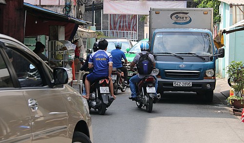 Ho Chi Minh City alleys ‘invaded’ by autos