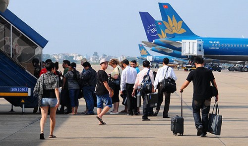 Chinese thief caught red-handed on Vietnamese flight, again
