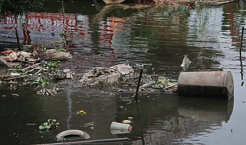Foul smell haunts Hanoi’s West Lake after removal of tourist marina