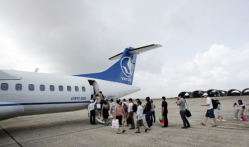 Vietnamese flyer fined for opening emergency exit