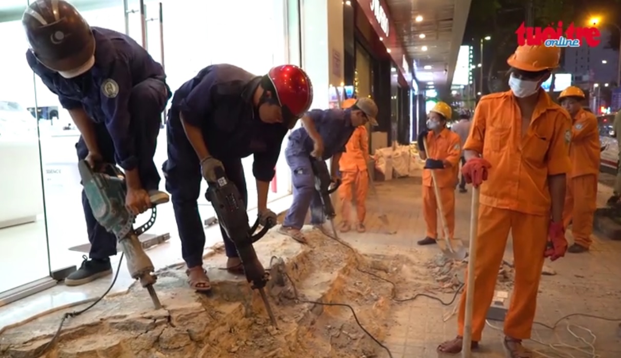 ‘Sidewalk reclamation’ campaign continues in Saigon