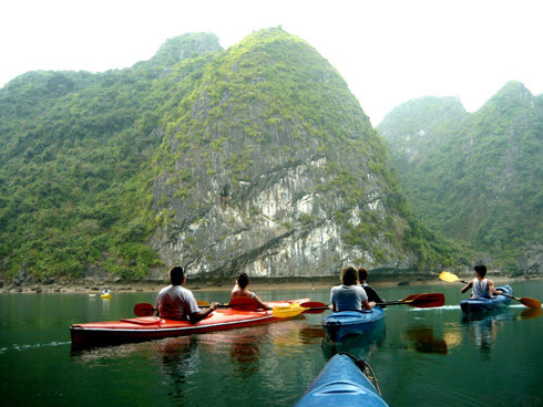 Kayak tours banned in Ha Long Bay