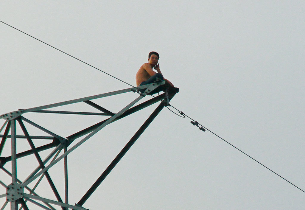 Man climbs utility pole for second time in week in southern Vietnam