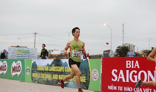 Amateur Vietnamese marathoners run for health but gain considerable achievements