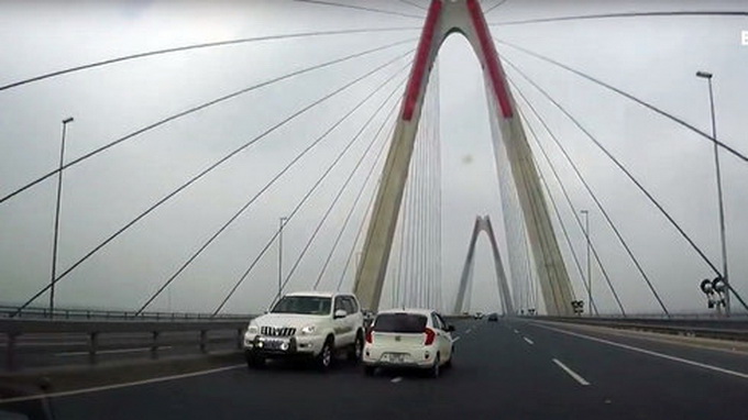 Health ministry car filmed speeding in wrong direction on Hanoi expressway