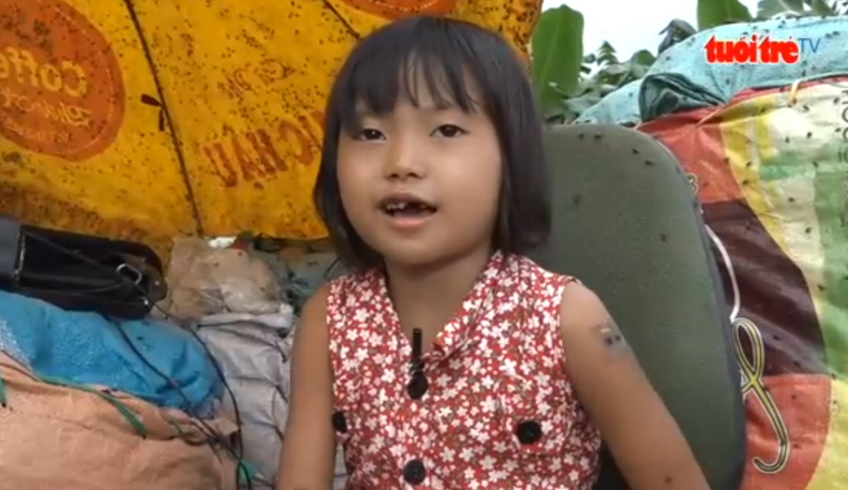 7-year-old Vietnamese girl makes living from garbage