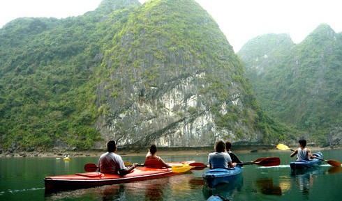 Kayak tours banned in Ha Long Bay