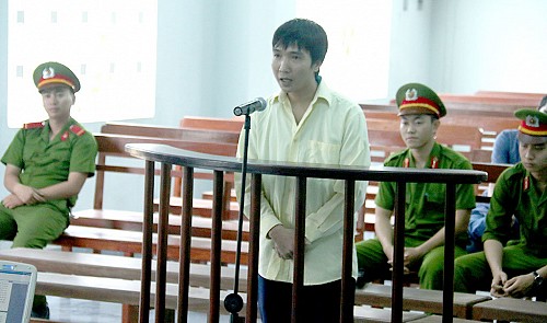 Vietnam jails journalist for blackmail