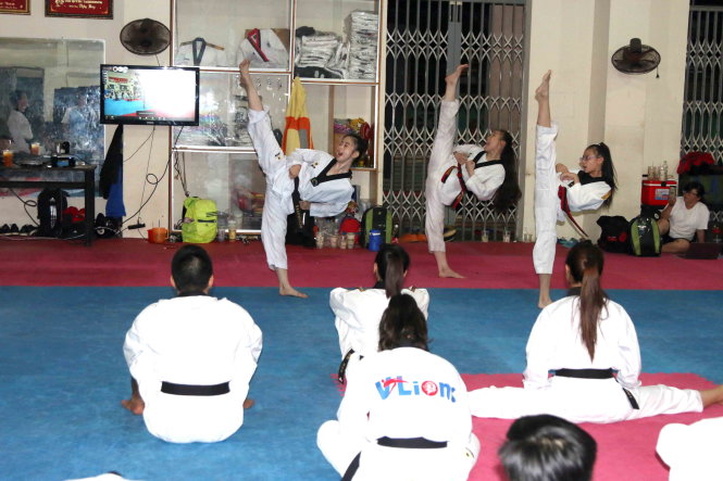 Vietnam students have fun learning taekwondo online