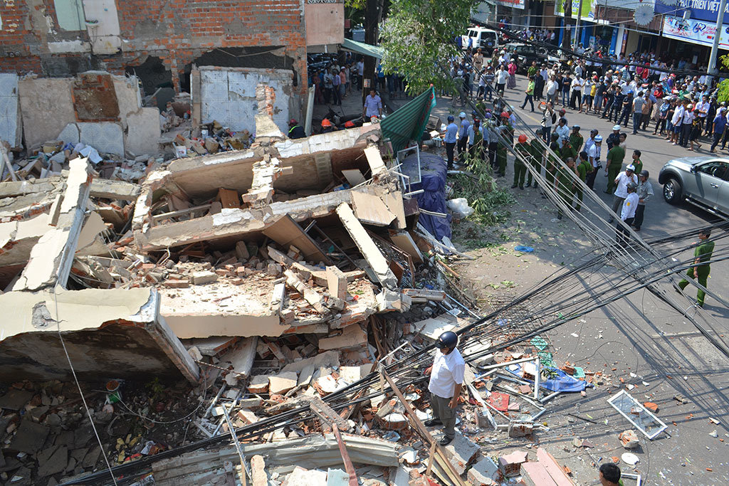 Elderly man dies as two-story house gives way in central Vietnam