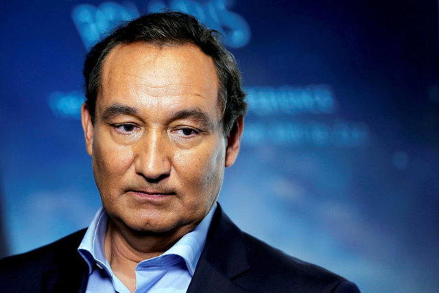 United CEO Munoz will not chair board in 2018 following passenger furor