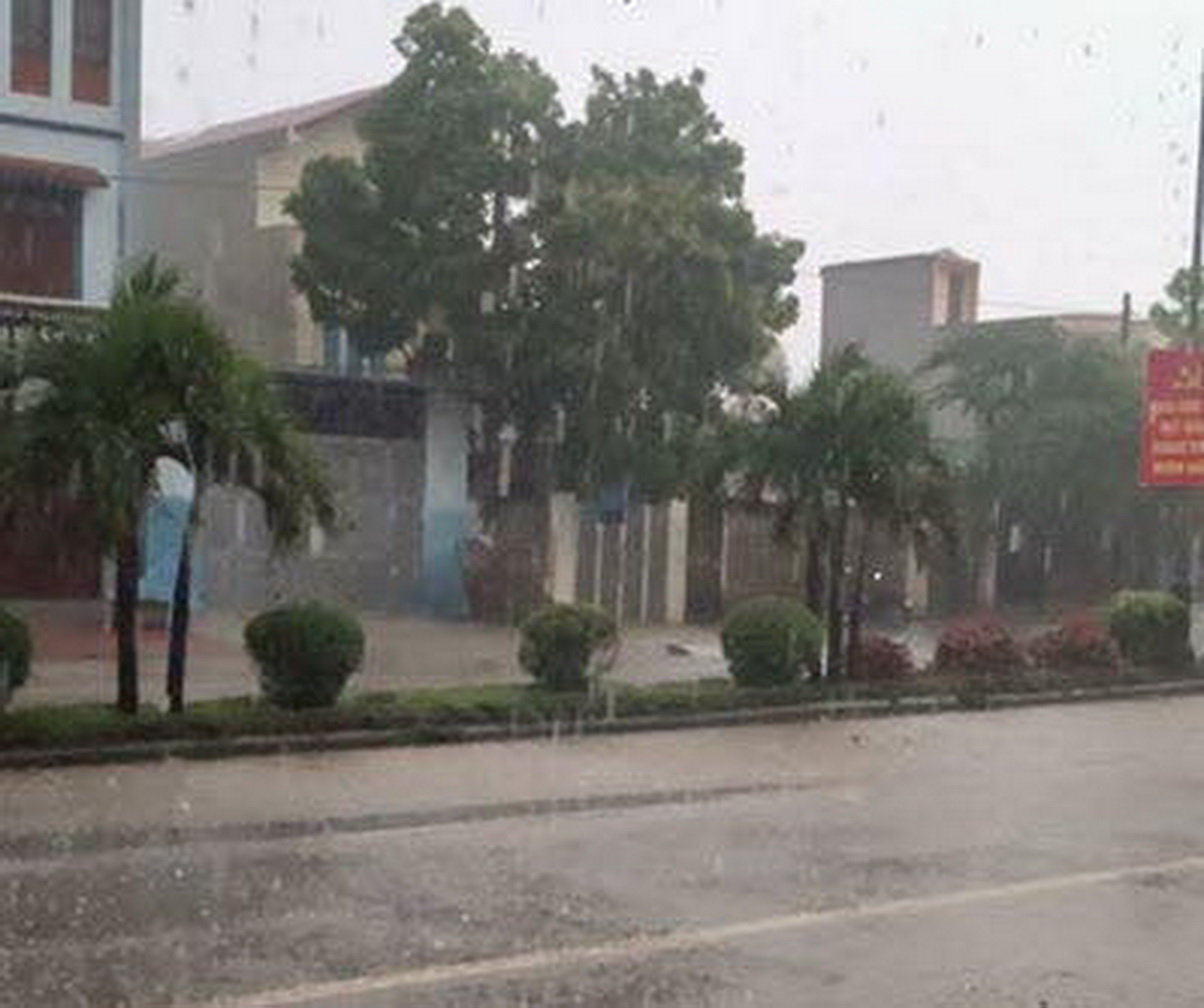 Hailstorms sweep Hanoi, Lao Cai as cold weather hits northern Vietnam