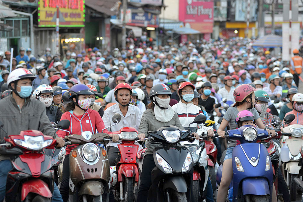 Fenced roadworks irritate Ho Chi Minh City commuters