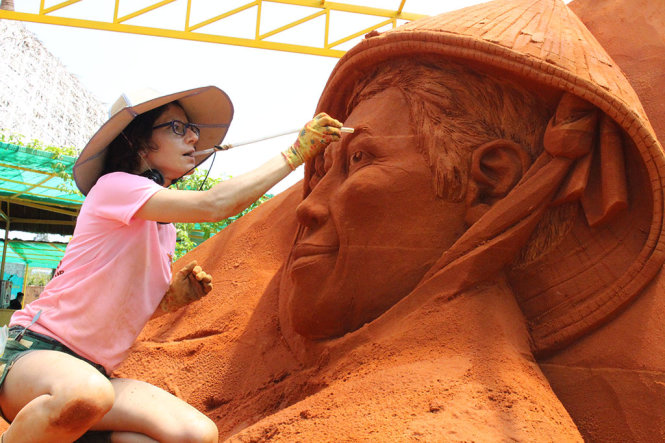 Int’l sand sculpture championship runs for first time in Vietnam