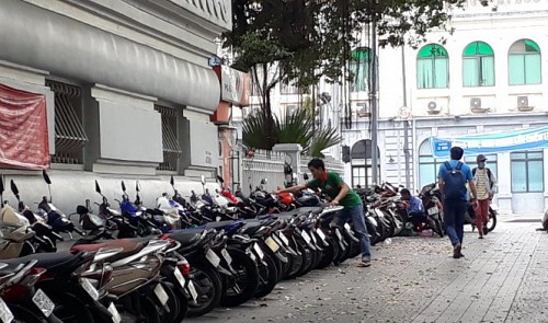 Cyclists turned down by Ho Chi Minh City parking lot attendants