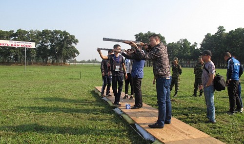 Amateur shooters compete with made-in-Vietnam pistols in friendly contest in Hanoi