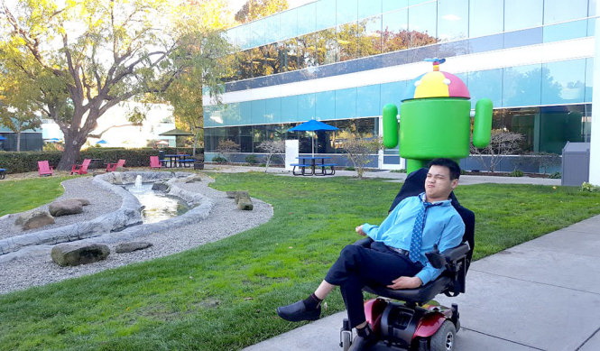 US college honors cerebral palsied Vietnamese IT student