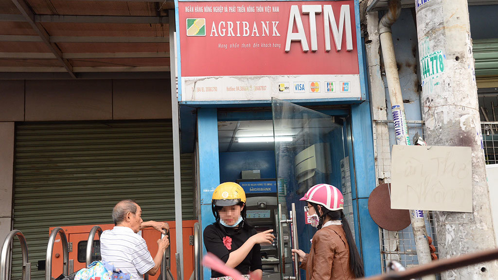 Vietnamese lenders shut down night-time ATM services for better security