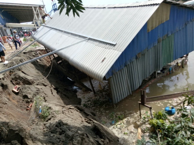 Riverbank collapses, sinking roads, houses in Vietnam’s Mekong Delta