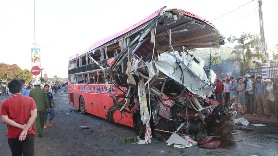 12 killed in head-on collision between truck, sleeper bus in central Vietnam