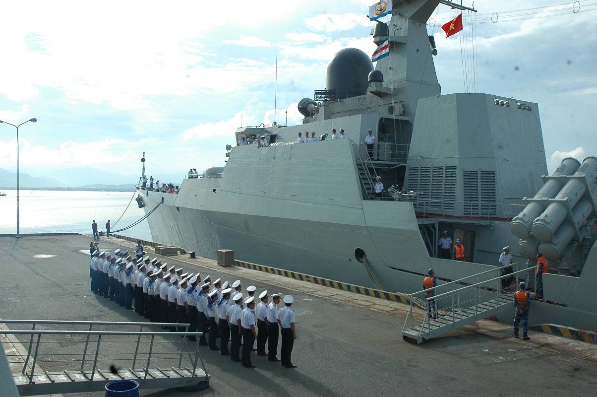 Vietnamese frigate heads to Singapore for international fleet review