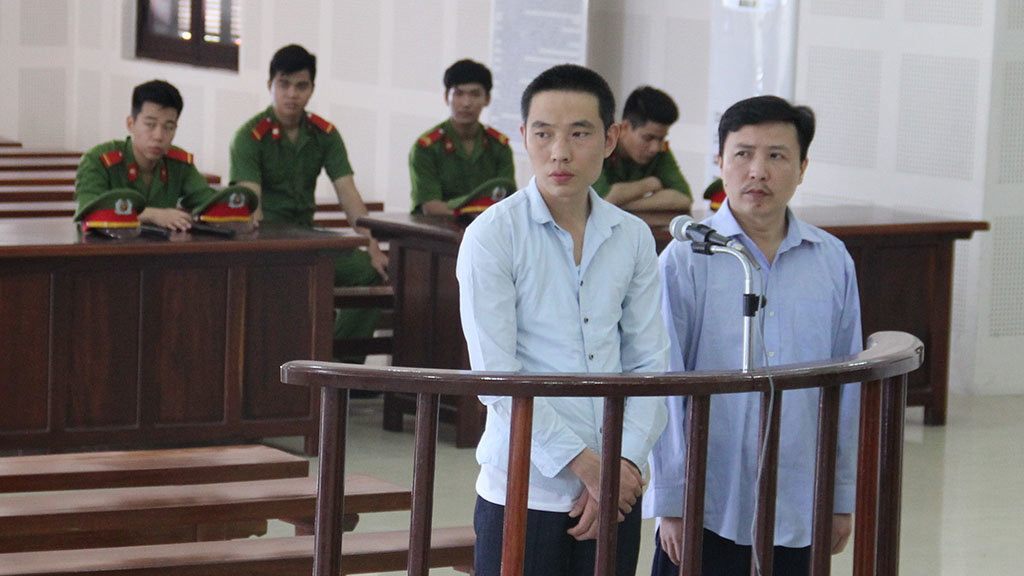 Vietnam imprisons two Chinese for credit card fraud