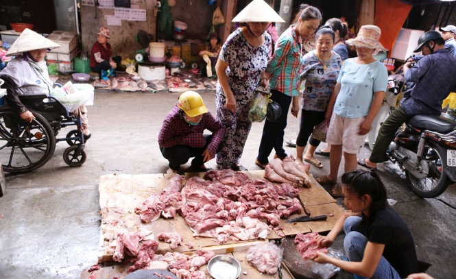Two arrested for sabotaging rival pork vendor with dirty liquid in northern Vietnam