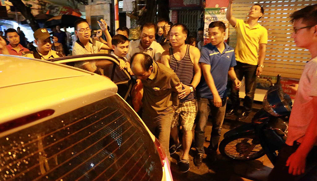 Knife attacker arrested after 6-hour standoff with police in Hanoi