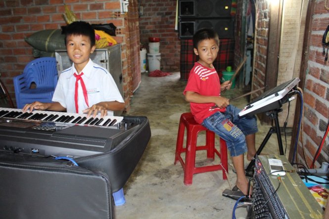 In Vietnam, kids play music to support sick parents