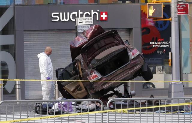 Motorist crashes into Times Square crowd, killing one person, injuring 22